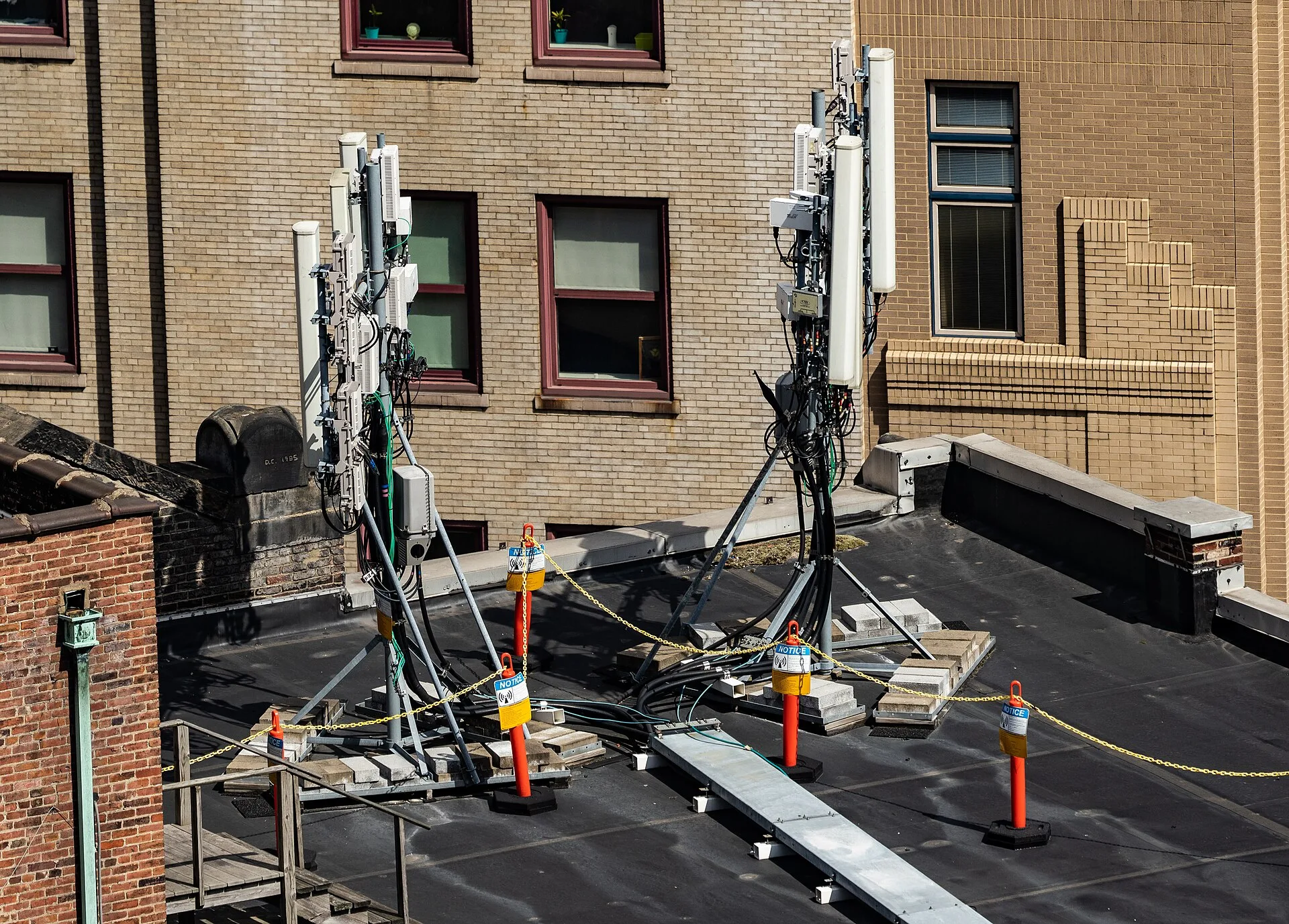5G cellular antennas on a rooftop in downtown Pittsburgh, Pennsylvania. 5G Business Internet: What the Radio Link Changes