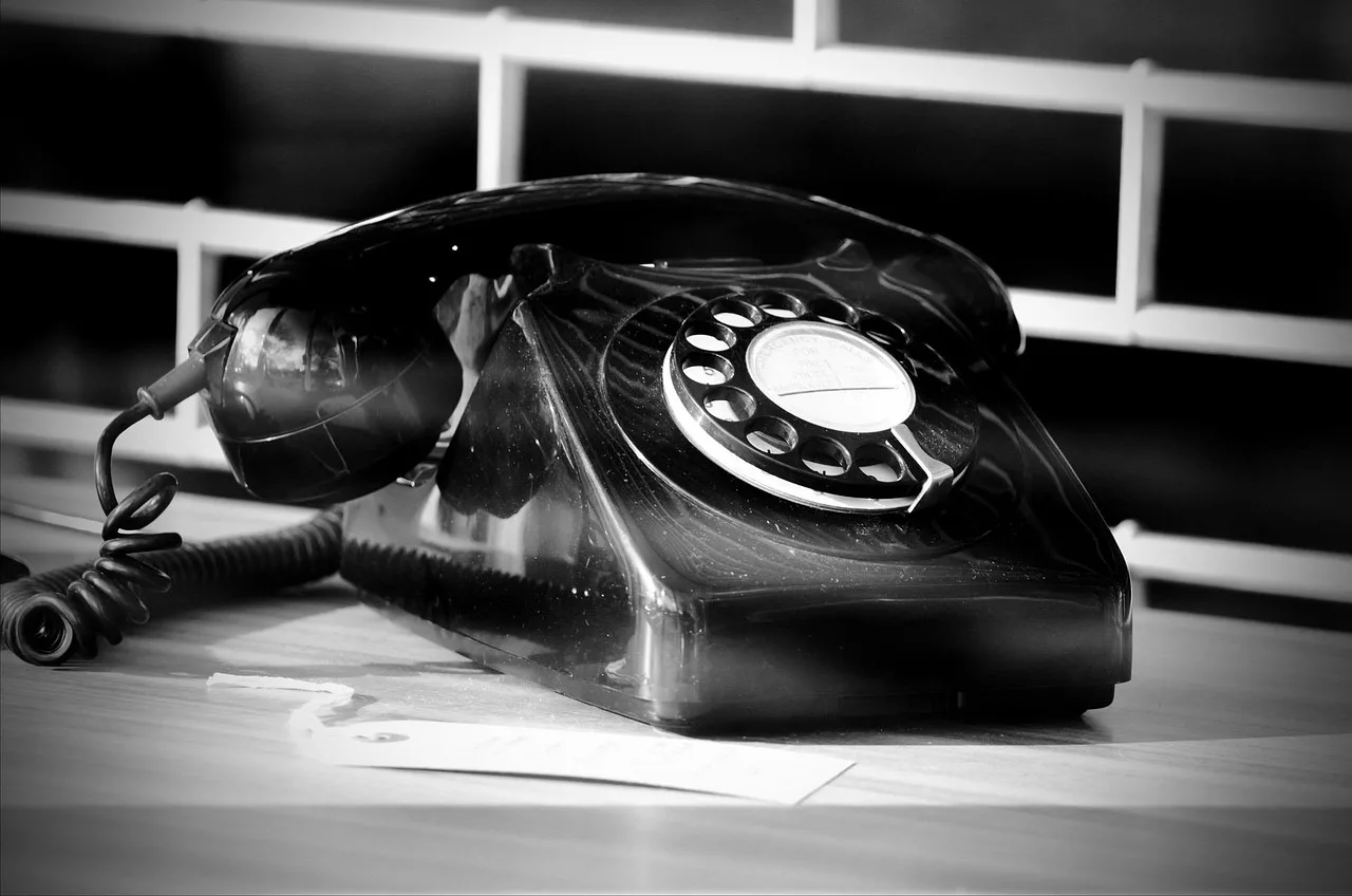 telephone, phone, call, old, black, white, number, business, job, office, home, connection, voice, hear, retro, gray home, gray phone, gray job, gray numbers, gray telephone. Business phone numbers: records, not lines