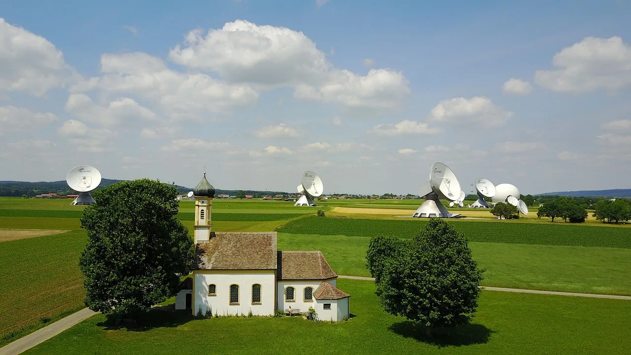 earth station, antennas, radio antenna, waves, radar dish, satellite, chapel, church, earth station, radar dish, radar dish, radar dish, radar dish, radar dish, satellite. Fixed wireless: questions about the unit, path and hub