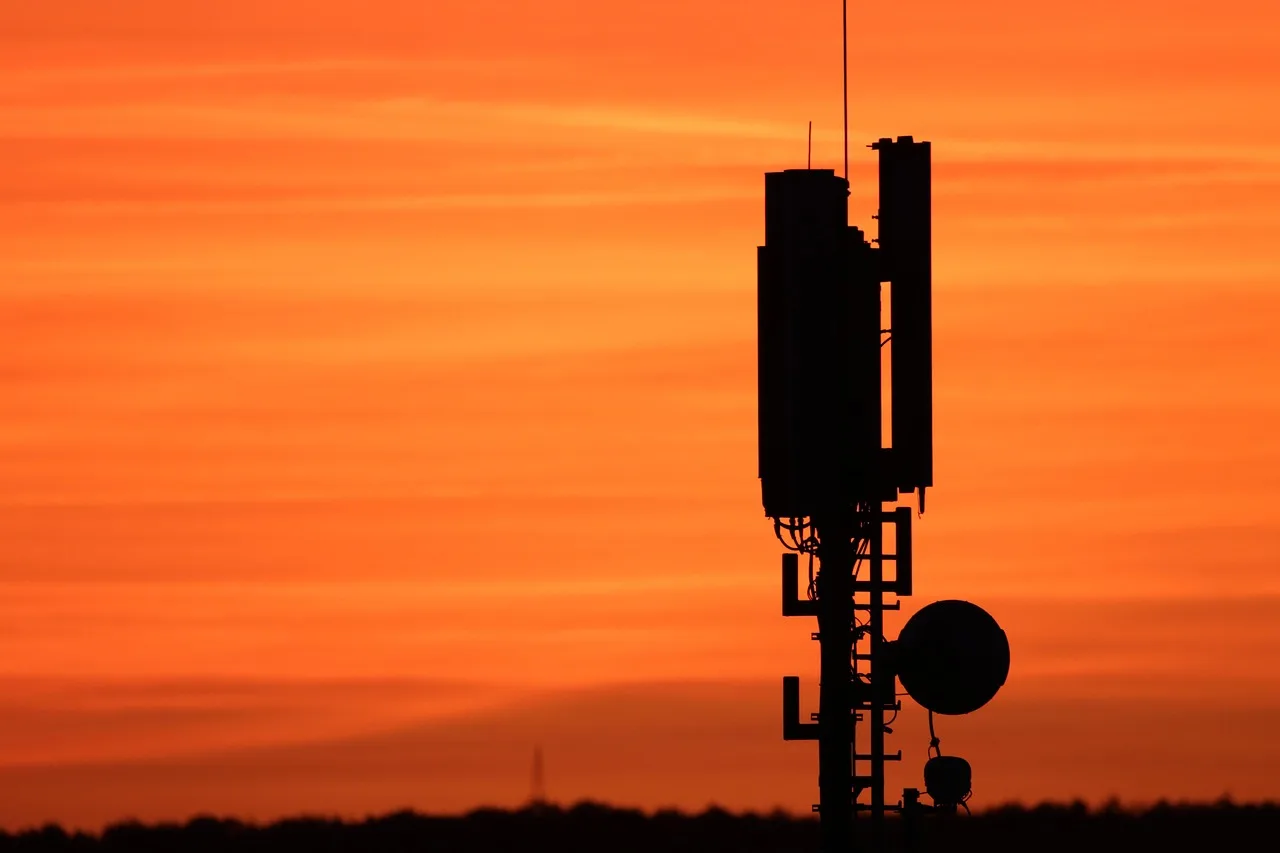 transmitting antenna, cellular, sunset, implementer, nature, afterglow, technology, wireless, transmission mast. Comparing the main routes for fixed wireless on where they genuinely differ