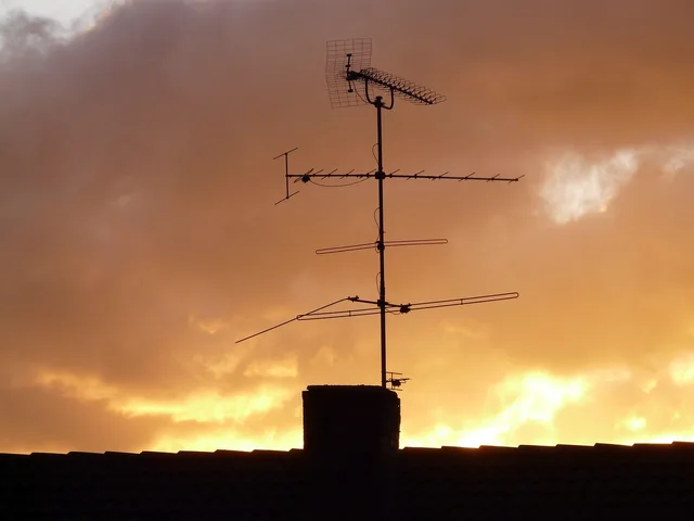 antenna, house, roof, watch tv, heaven, send, channel, antenna, antenna, antenna, antenna, antenna. Fixed wireless sign-up checks: 5 items, 4 sector questions